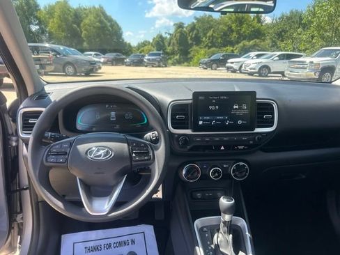Used 2026 Hyundai Venue SE FWD image 11