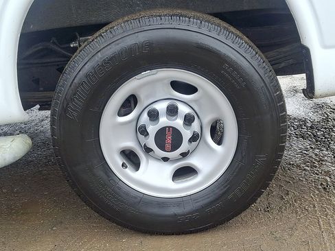 Used 2024 GMC Savana 2500 w/ Driver Convenience Package image 31