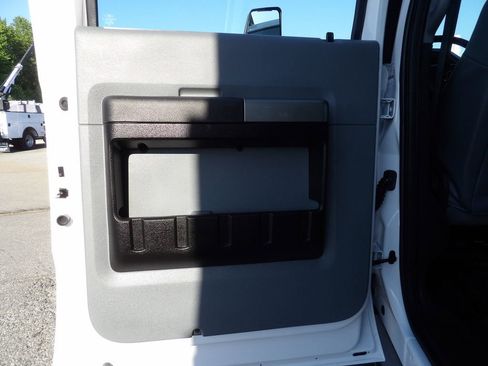 Used 2023 Ford F750 2WD Crew Cab Super Duty image 42