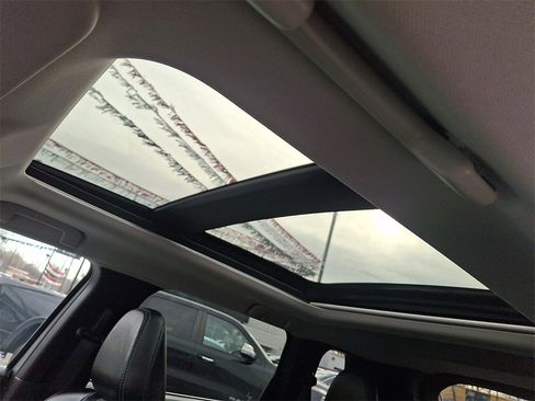 Used 2024 Mitsubishi Outlander SE image 16