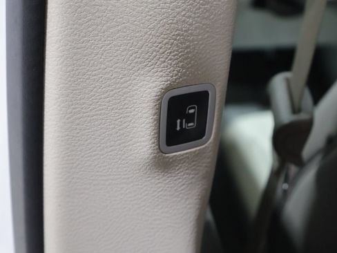 Used 2018 Chrysler Pacifica Touring-L Plus FWD image 20