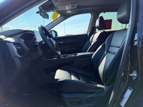 Used 2025 Nissan Rogue SL w/ Tech Package FWD image 13