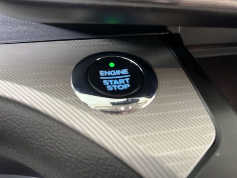 Used 2020 Ford Explorer XLT w/ Equipment Group 202A image 18