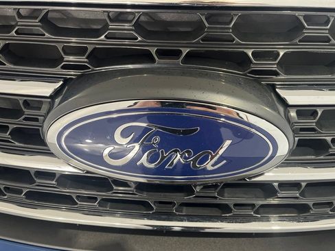 Used 2023 Ford Explorer XLT w/ Equipment Group 202A AWD/4WD image 33