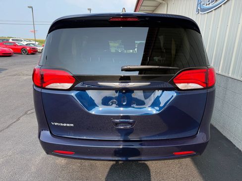 Used 2020 Chrysler Voyager L FWD image 5