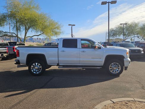 Used 2018 GMC Sierra 2500 Denali w/ Duramax Plus Package image 4
