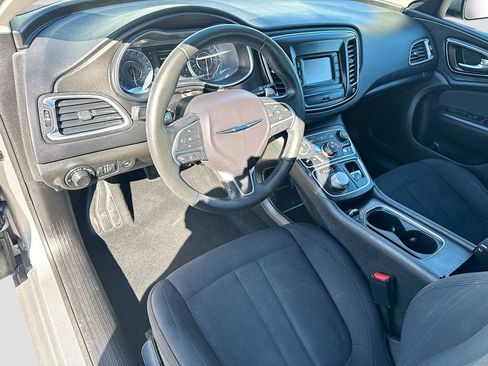 Used 2016 Chrysler 200 Limited image 9