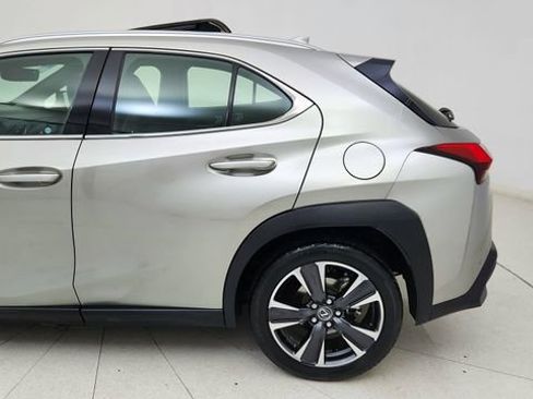 Used 2019 Lexus UX 200 FWD image 10