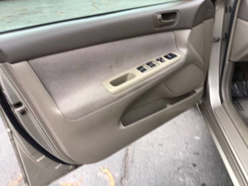 Used 2004 Toyota Camry LE image 24