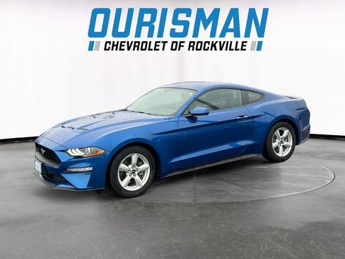 Used 2018 Ford Mustang Coupe image 2