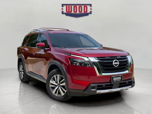 Used 2025 Nissan Pathfinder SL AWD/4WD image 1