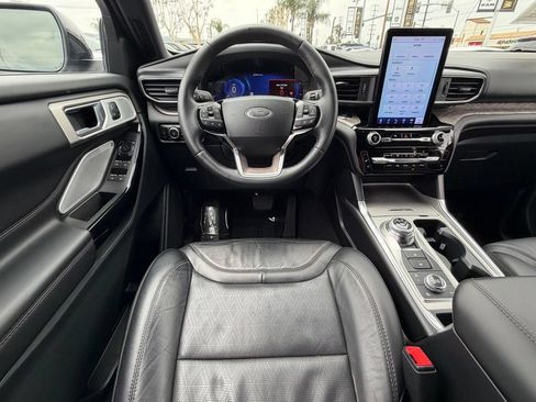 Used 2024 Ford Explorer Platinum w/ Technology Package AWD/4WD image 34