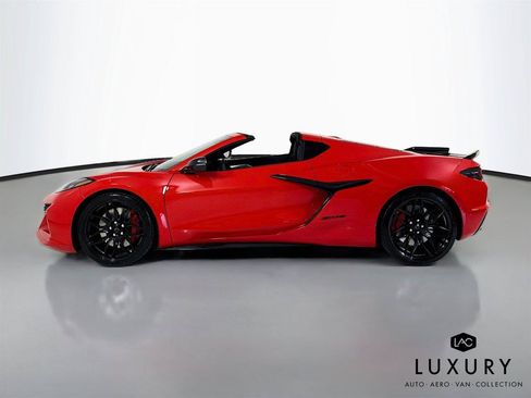 Used 2025 Chevrolet Corvette Z06 RWD image 8