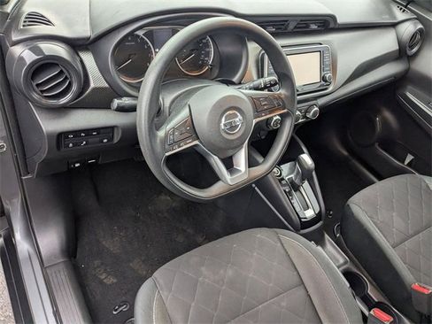 Used 2020 Nissan Kicks S image 10