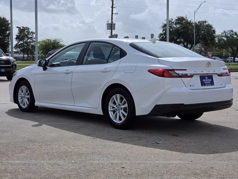Used 2025 Toyota Camry LE w/ Convenience Package FWD image 7