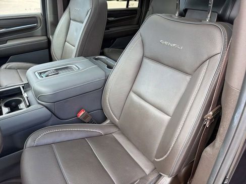 Certified 2023 GMC Yukon XL Denali w/ Denali Reserve Package AWD/4WD image 30