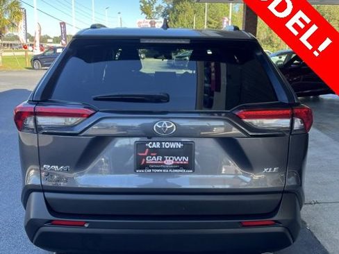 Used 2022 Toyota RAV4 XLE image 8