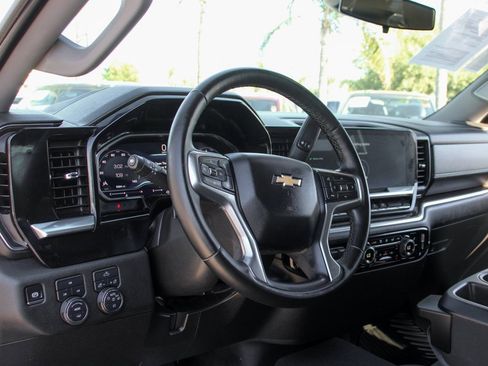 Used 2025 Chevrolet Silverado 2500 LT w/ Convenience Package image 17