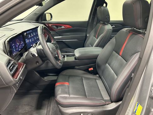 Used 2024 Chevrolet Traverse RS w/ LPO, Floor Liner Package FWD image 10