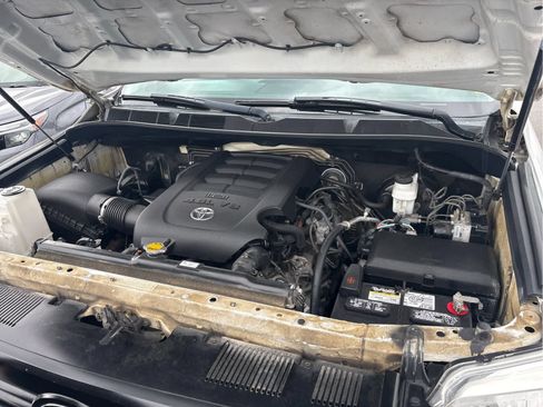 Used 2017 Toyota Tundra SR AWD/4WD image 11