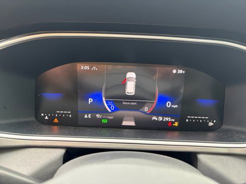 Used 2025 Volkswagen Taos SE image 11