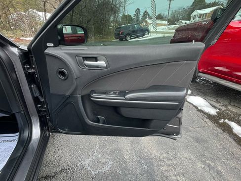 Used 2016 Dodge Charger SXT image 27