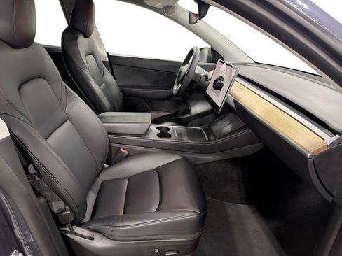 Certified 2022 Tesla Model Y Long Range AWD/4WD image 13