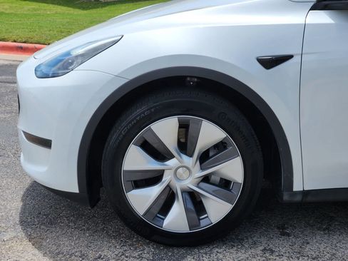 Used 2023 Tesla Model Y Long Range AWD/4WD image 8