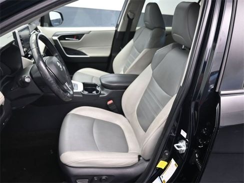 Used 2019 Toyota RAV4 XLE Premium w/ Cold Weather Package image 18