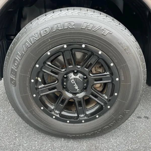 Used 2018 Nissan Titan SV AWD/4WD image 17