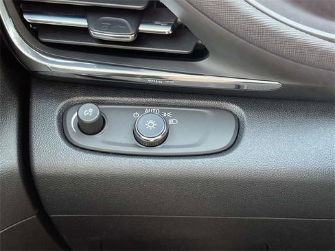 Used 2025 Buick Envista Preferred w/ Convenience I Package image 27