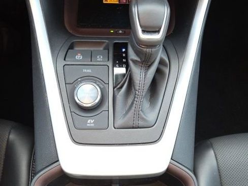 Used 2024 Toyota RAV4 Limited image 17