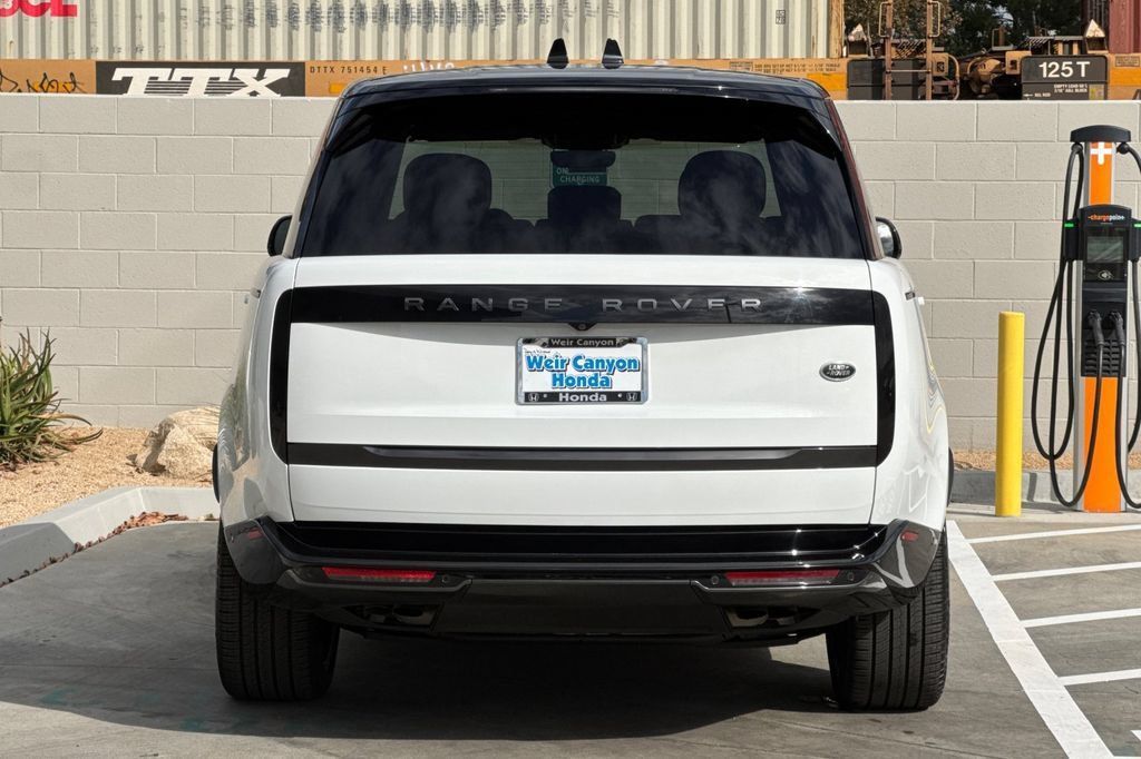 Used 2023 Land Rover Range Rover SE AWD/4WD image 8