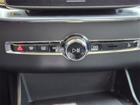 Used 2025 Volvo XC90 B6 Core w/ Protection Package image 21