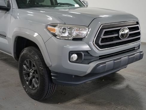 Used 2020 Toyota Tacoma SR5 RWD image 4