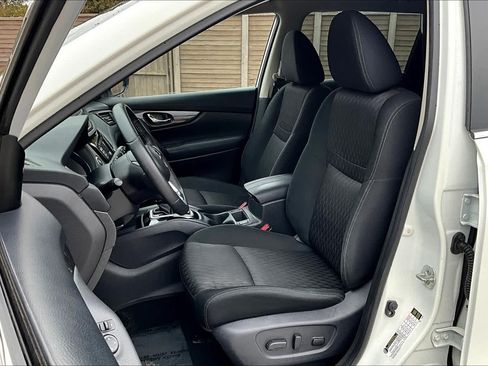 Used 2019 Nissan Rogue SV FWD image 8