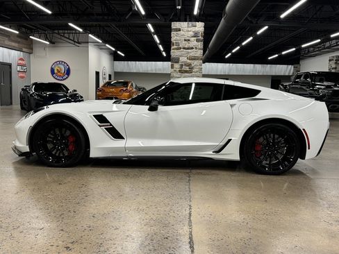 Used 2017 Chevrolet Corvette Grand Sport w/ Carbon Flash Badge Package RWD image 4