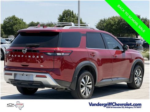 Used 2024 Nissan Pathfinder SL FWD image 4