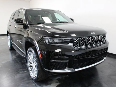 Used 2024 Jeep Grand Cherokee L Summit w/ MOPAR Finishing Package AWD/4WD image 29