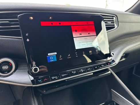 Certified 2024 Jeep Wagoneer Series II w/ Flexible Seating Group image 24