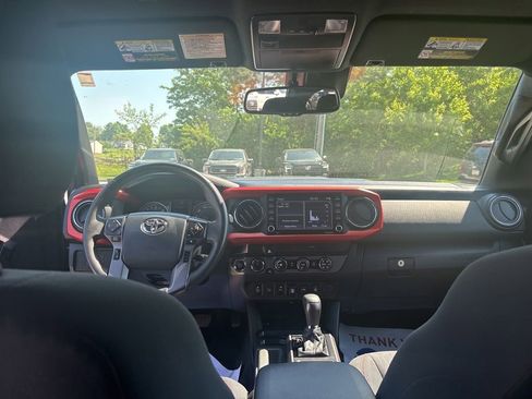 Used 2020 Toyota Tacoma TRD Sport w/ Technology Package AWD/4WD image 38