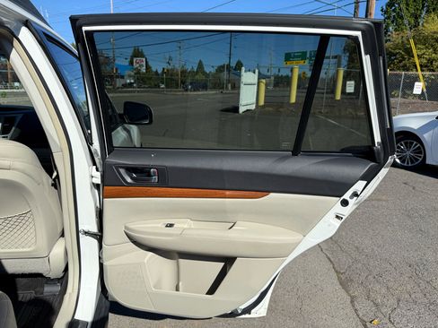 Used 2014 Subaru Outback 2.5i Limited w/ Moonroof Package image 18
