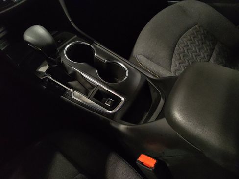 Used 2022 Chevrolet Equinox LT w/ Driver Convenience Package image 26