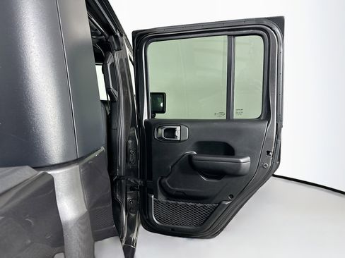 Used 2021 Jeep Gladiator Sport image 29