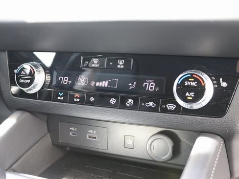 Used 2024 Mitsubishi Outlander SEL image 16