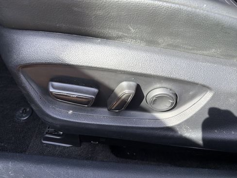 Used 2023 Toyota Camry SE image 8