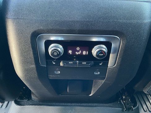 Used 2021 GMC Yukon Denali image 13