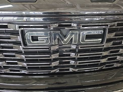 Used 2023 GMC Sierra 1500 Denali Ultimate image 9