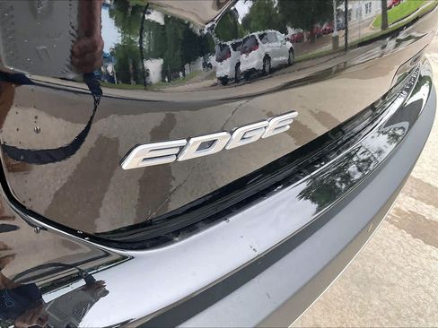 Used 2019 Ford Edge Titanium w/ Cold Weather Package AWD/4WD image 30