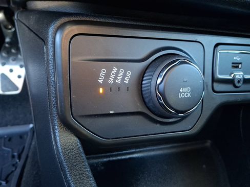 Used 2020 Jeep Renegade Latitude w/ Cold Weather Group image 23